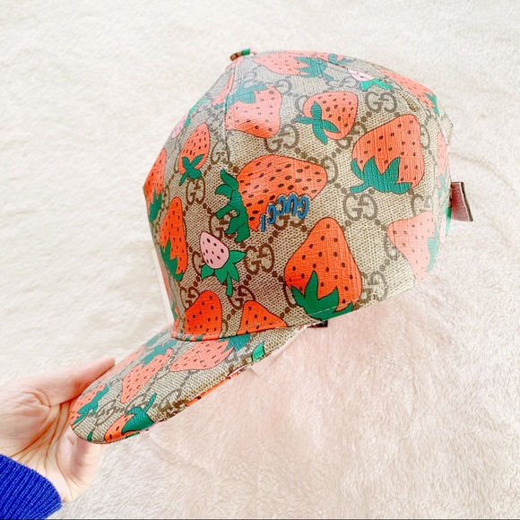 NWT Authentic GUCCI Strawberry Prints Monogram Cap Natural Strawberry Color - Picture 6 of 9